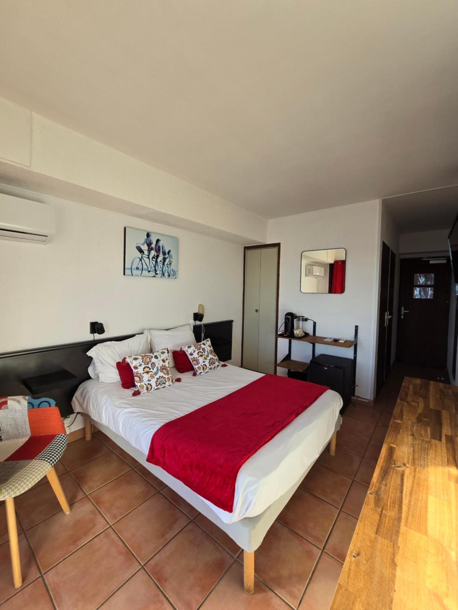 Hotel Chanteplage Saint-Cyr-sur-Mer Exterior photo